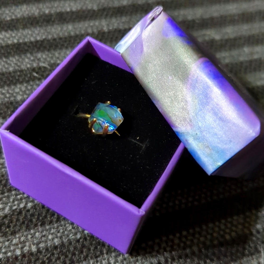 Adjustable mother of pearl and resin ring